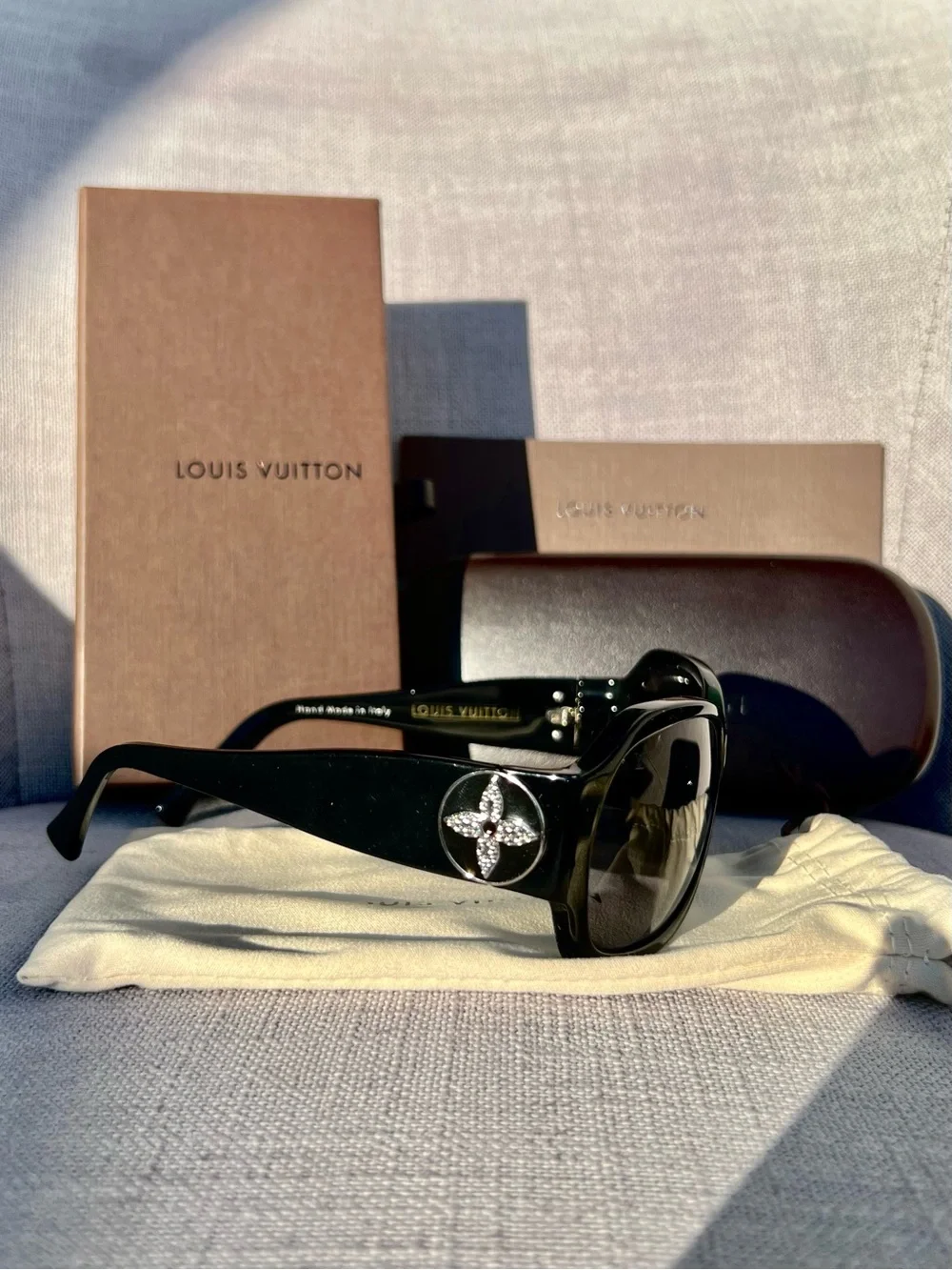 Louis Vuitton ursula Strass Noir Black Sunglasses Z0145W Rhinestone Flower Logo